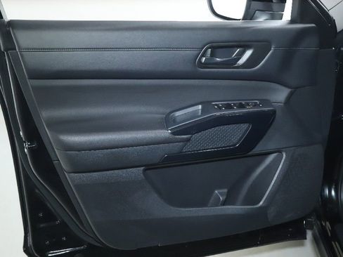 Certified 2025 Nissan Pathfinder SV FWD image 16