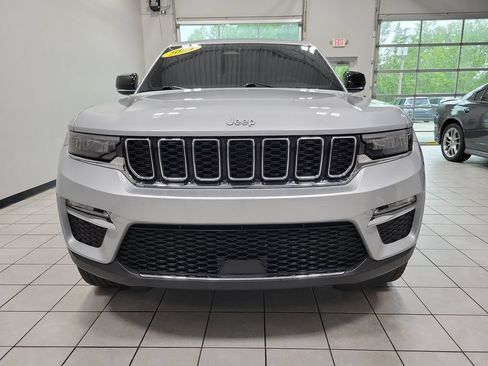 Used 2024 Jeep Grand Cherokee Limited AWD/4WD image 6