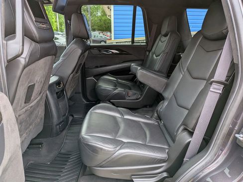Used 2017 Cadillac Escalade Platinum AWD/4WD image 37