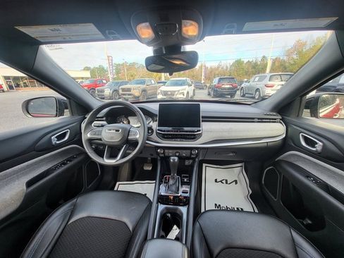 Used 2024 Jeep Compass Latitude image 13