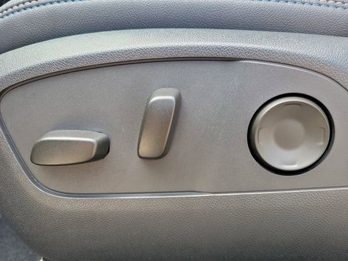 Used 2024 Chevrolet Equinox EV LT FWD image 17
