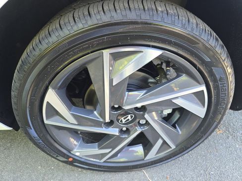 New 2025 Hyundai Elantra SEL image 33