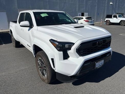 Used 2026 Toyota Tacoma TRD Sport AWD/4WD image 3