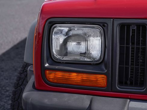 Used 1998 Jeep Cherokee Classic AWD/4WD image 2