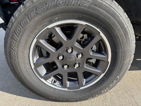 Used 2020 Jeep Gladiator Overland image 9