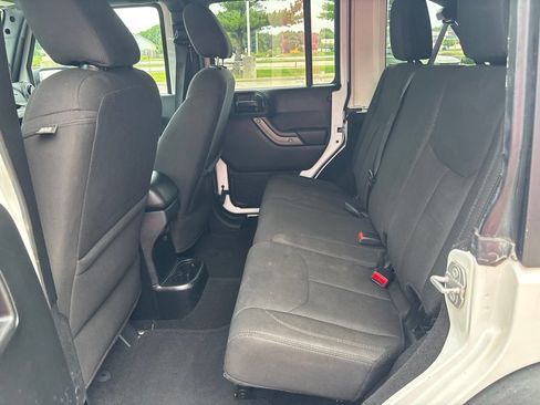 Used 2018 Jeep Wrangler Unlimited Sport S AWD/4WD image 40
