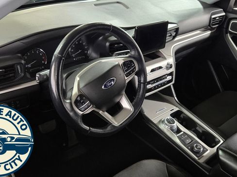 Used 2022 Ford Explorer XLT AWD/4WD image 16