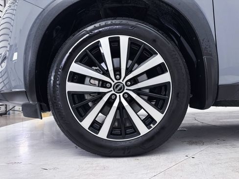 Used 2024 Nissan Pathfinder Platinum FWD image 17