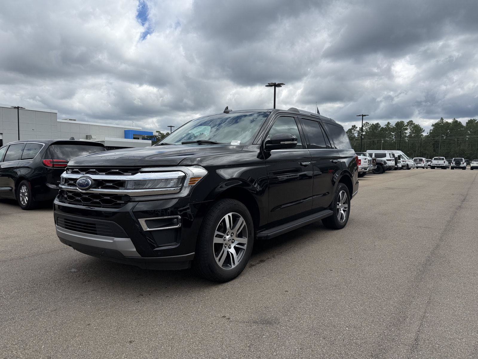 Used 2024 Ford Expedition Limited RWD image 1