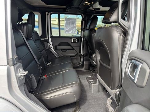 Used 2021 Jeep Wrangler Unlimited Sahara image 21