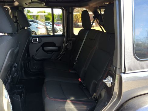 Used 2021 Jeep Wrangler Unlimited Rubicon w/ Safety Group image 17