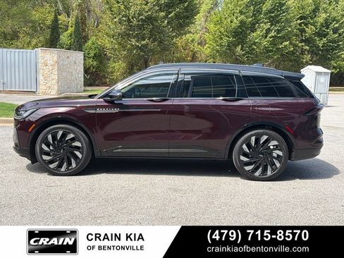 Used 2025 Lincoln Nautilus Reserve w/ Jet Appearance Package AWD/4WD image 11