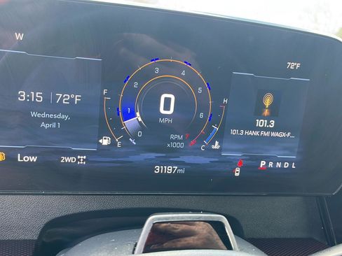 Used 2025 Chevrolet Traverse RS image 9