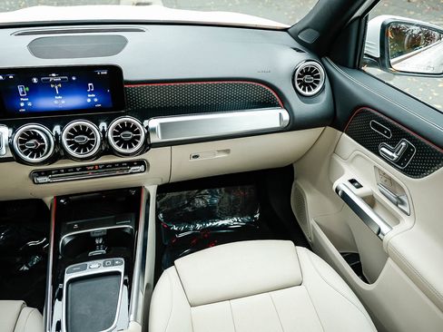 Certified 2025 Mercedes-Benz GLB 250 4MATIC image 15