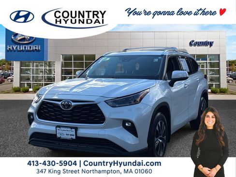 Used 2021 Toyota Highlander XLE image 1