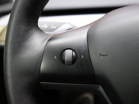 Used 2023 Tesla Model Y Long Range AWD/4WD image 43