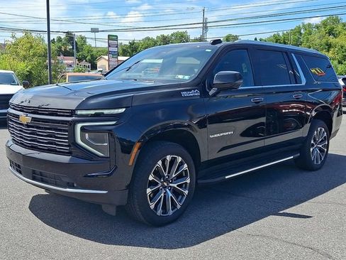 Used 2026 Chevrolet Suburban High Country w/ Sun And Tow Package AWD/4WD image 3