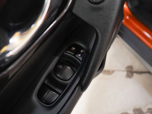 Used 2018 Nissan Rogue SV w/ Premium Package image 21