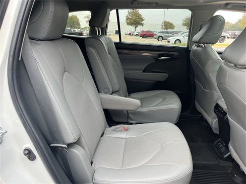 Used 2022 Toyota Highlander Limited image 31