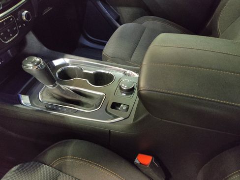 Used 2019 Chevrolet Traverse LT FWD image 26