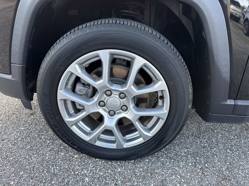 Used 2023 Jeep Compass Latitude image 11