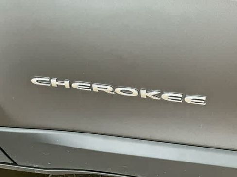 Used 2022 Jeep Cherokee Limited AWD/4WD image 29