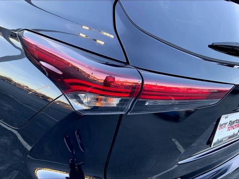 Used 2024 Toyota Highlander XLE image 27