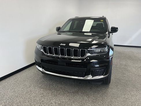 New 2025 Jeep Grand Cherokee L Laredo image 3