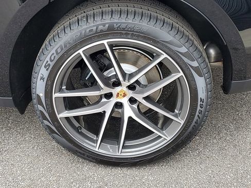 Used 2025 Porsche Macan image 12