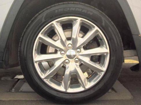 Used 2016 Jeep Cherokee Limited FWD image 7