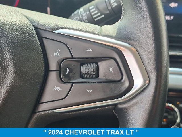 Used 2024 Chevrolet Trax LT w/ Driver Confidence Package FWD image 18