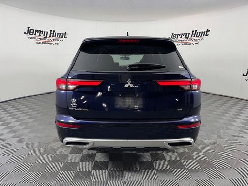 Used 2023 Mitsubishi Outlander SE image 9