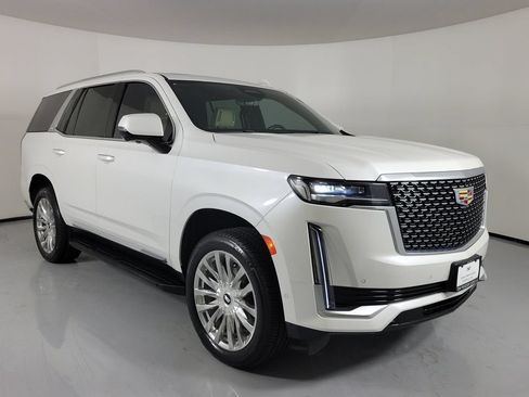 Used 2024 Cadillac Escalade Premium Luxury RWD image 1