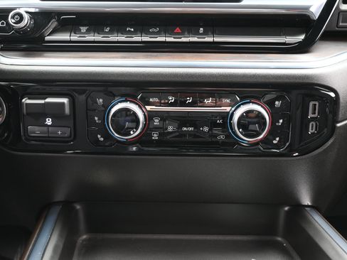 Used 2024 GMC Sierra 3500 SLT w/ SLT Convenience Package image 38