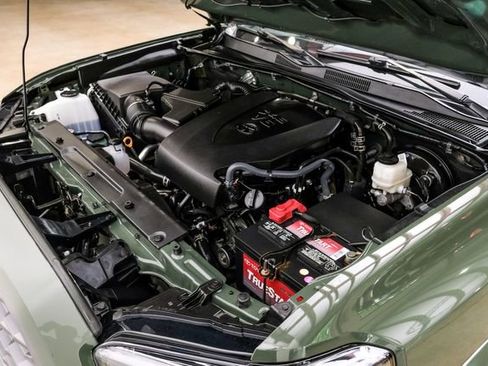 Used 2022 Toyota Tacoma TRD Sport w/ TRD Premium Sport Package AWD/4WD image 19