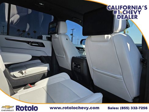 Used 2025 Chevrolet Suburban Premier RWD image 13