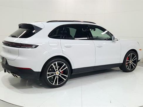 Used 2024 Porsche Cayenne S image 8