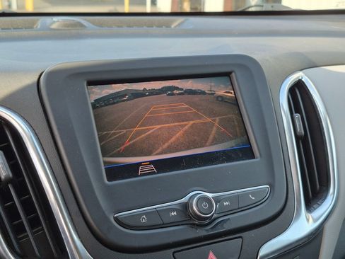 Used 2021 Chevrolet Equinox LS FWD image 23