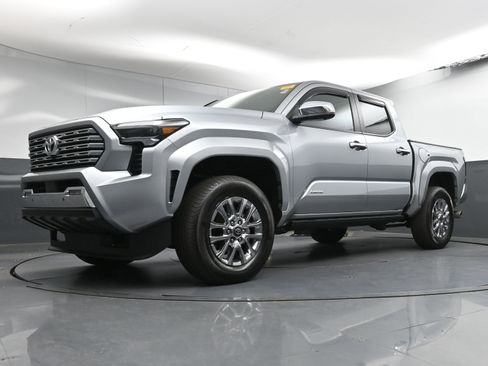 Used 2024 Toyota Tacoma Limited image 19
