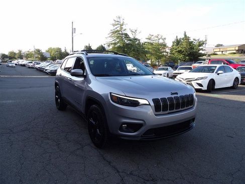 Used 2019 Jeep Cherokee Latitude Plus image 2