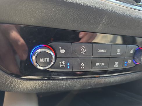 Used 2023 Buick Enclave Avenir AWD/4WD image 30