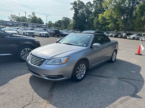 Used 2013 Chrysler 200 Touring FWD image 2