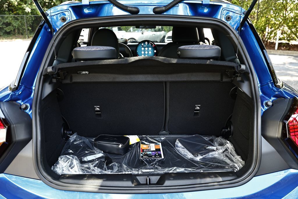 New 2026 MINI Cooper 2-Door Hardtop FWD image 27