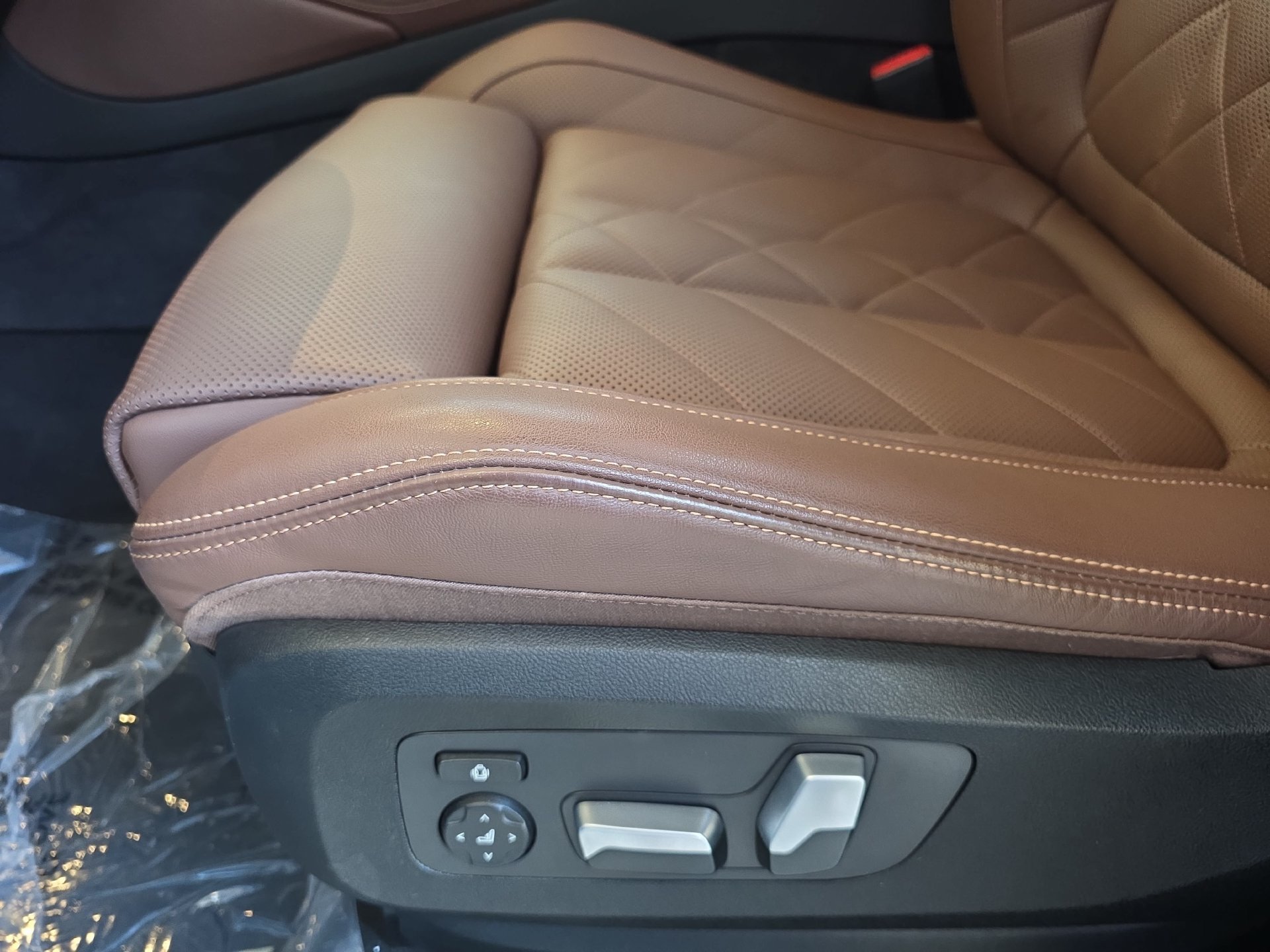 Used 2024 BMW X6 xDrive40i w/ M Sport Professional Package AWD/4WD image 28