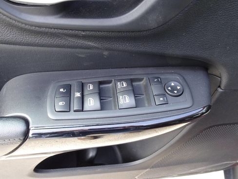 Used 2020 Jeep Cherokee Latitude Plus image 12