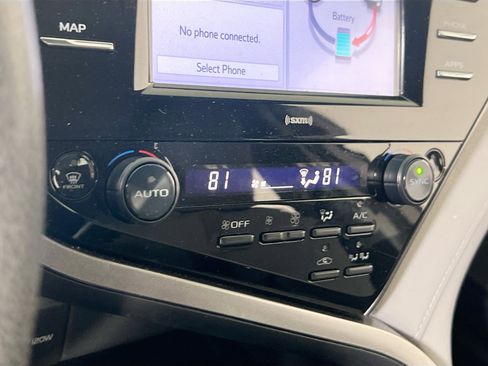 Used 2020 Toyota Camry LE image 15