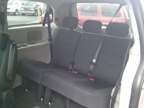 Used 2010 Dodge Grand Caravan SE image 8