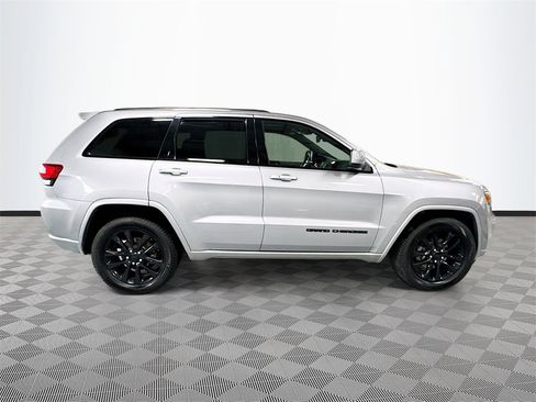 Used 2019 Jeep Grand Cherokee Altitude image 35