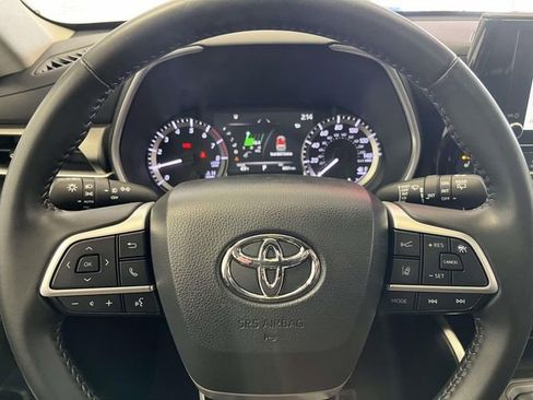 Used 2023 Toyota Highlander XLE image 29