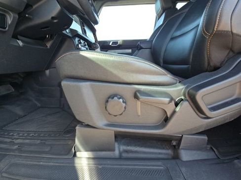 Used 2024 Ford Bronco Badlands w/ Sasquatch Package image 17